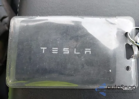 2021 Tesla Model Y Long Range Dual Motor All-Wheel Drive z USA, uszkodzony, nr VIN 5YJYGDEE4MF084857